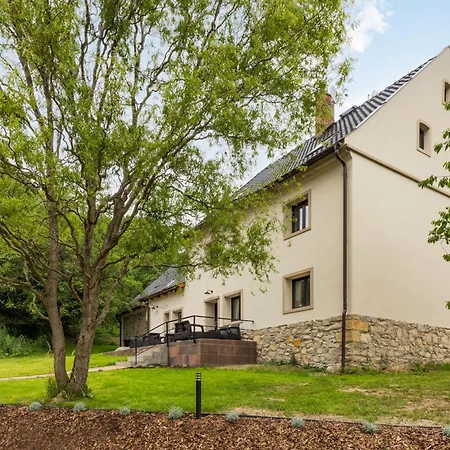 Vakantiehuis Luxurioes Renovierte Scheunen Mit Privatem Wellnessbereich Libesice