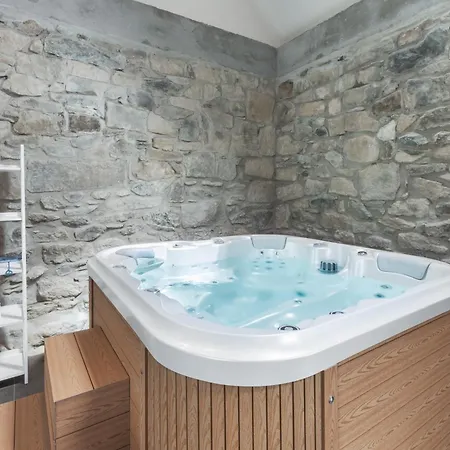 Vakantiehuis Luxurioes Renovierte Scheunen Mit Privatem Wellnessbereich