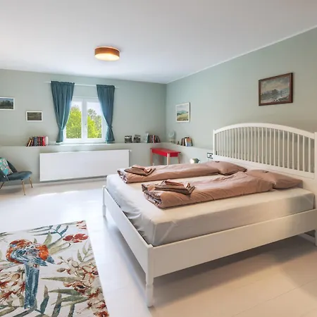 Luxurioes Renovierte Scheunen Mit Privatem Wellnessbereich Libesice